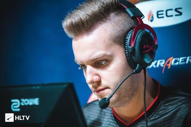 德州扑克新手怕没牌（德州扑克新手最怕起手牌太差）